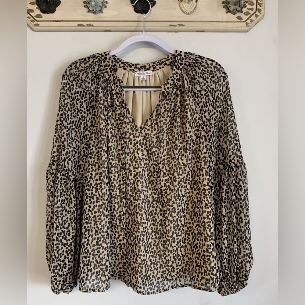 D5- large brown cheetah print long sleeve size L OPHELIA ROE